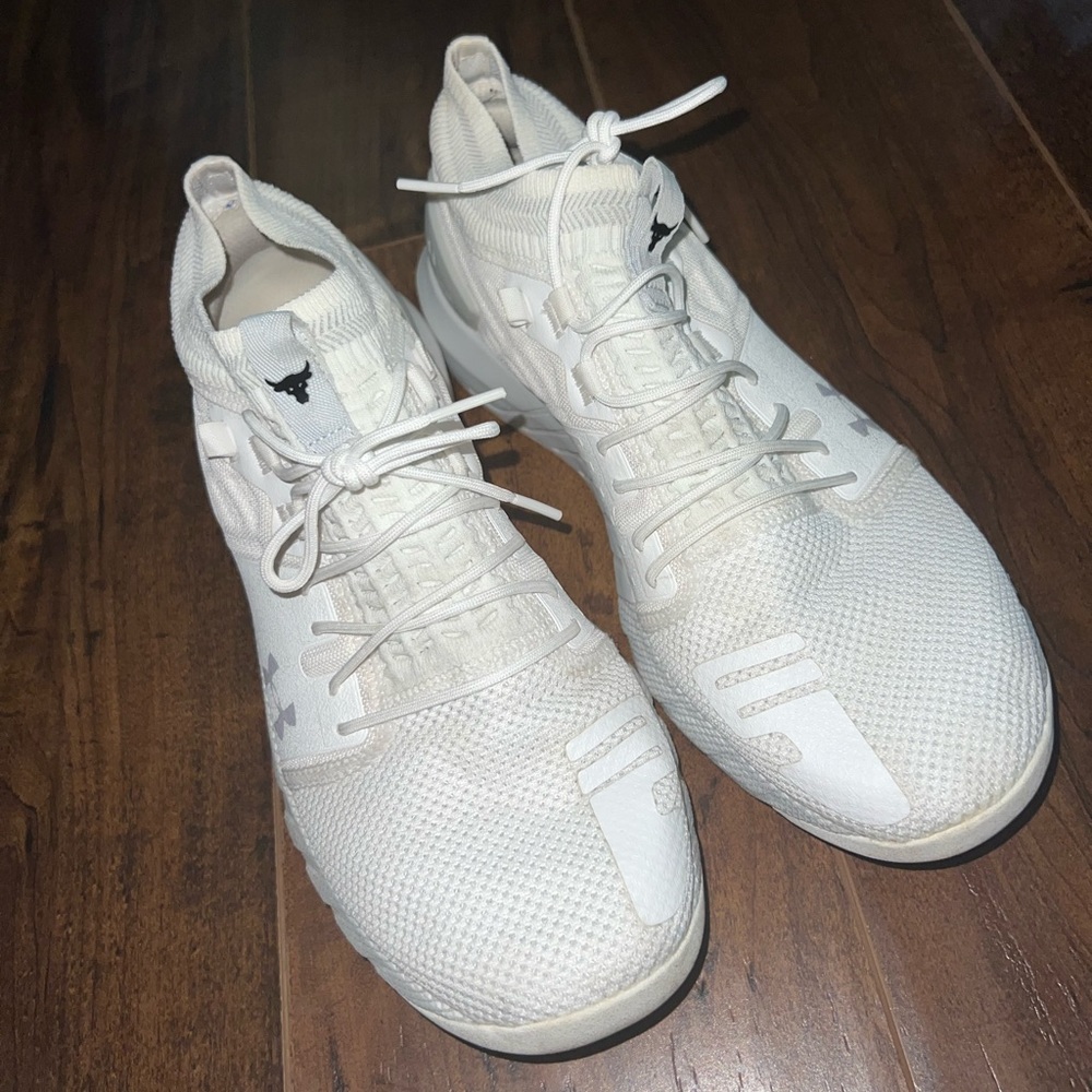 white under armour hovr